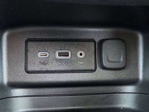 Used 2023 Chevrolet Equinox LT FWD image 19
