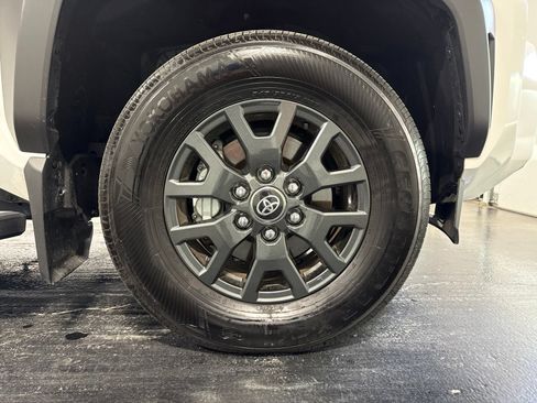 Used 2025 Toyota 4Runner SR5 AWD/4WD image 9