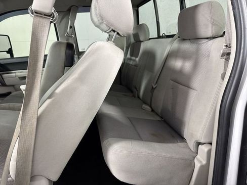 Used 2011 Chevrolet Silverado 2500 LT w/ Interior Plus Package RWD image 19