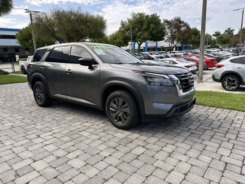 Used 2024 Nissan Pathfinder S FWD image 15