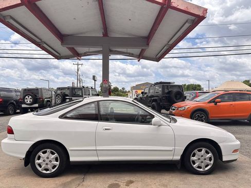 Used 1996 Acura Integra LS FWD image 4