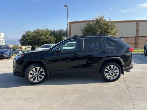 Used 2025 Toyota RAV4 XLE Premium image 6