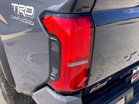 Used 2025 Toyota Tacoma TRD Off-Road w/ TRD Off Road Upgrade Package AWD/4WD image 34