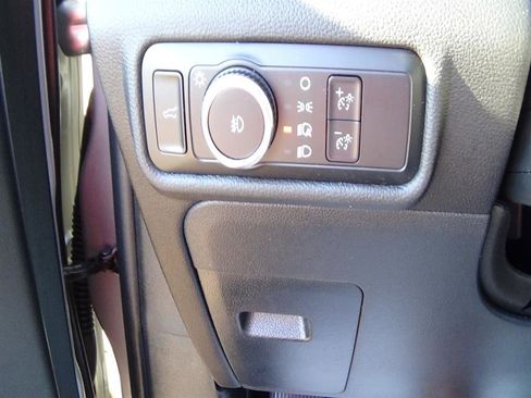 Used 2024 Ford Explorer XLT w/ Equipment Group 202A image 19