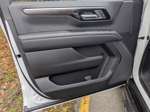 New 2026 Chevrolet Suburban LS image 8