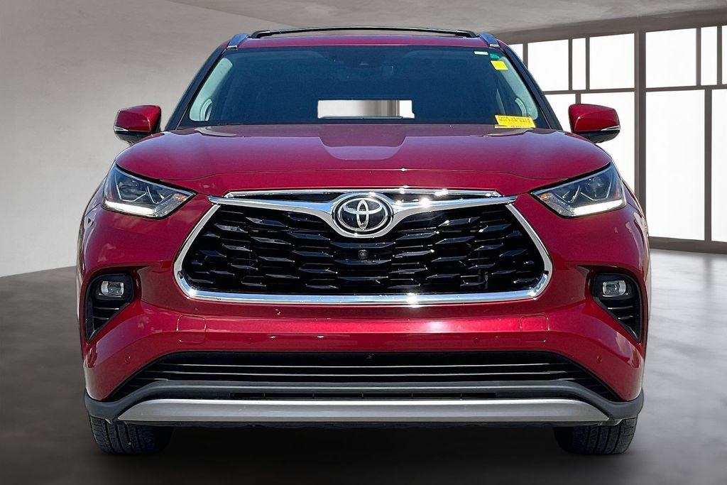 Used 2022 Toyota Highlander Platinum AWD/4WD image 2