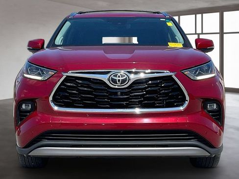 Used 2022 Toyota Highlander Platinum AWD/4WD image 2