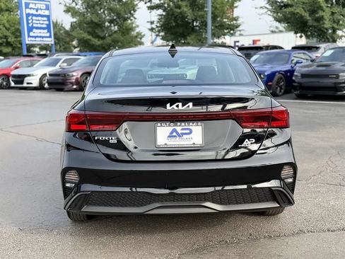 Used 2024 Kia Forte LX FWD image 5