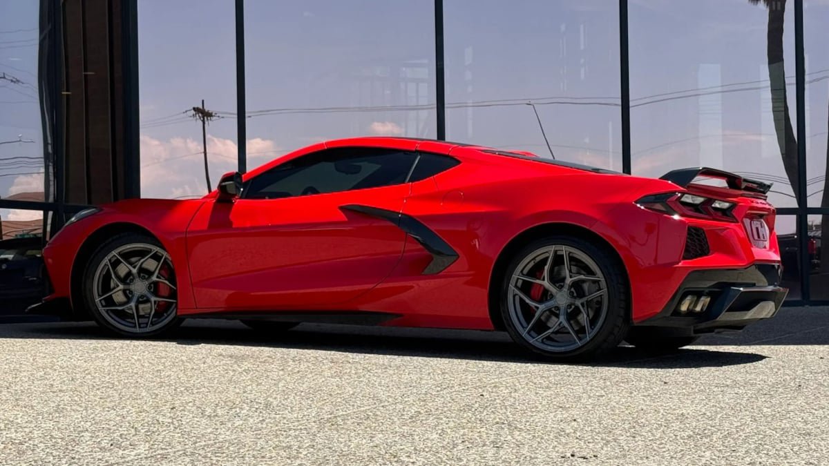 Used 2020 Chevrolet Corvette Stingray Premium Cpe w/ 3LT Preferred Equipment Group RWD image 6