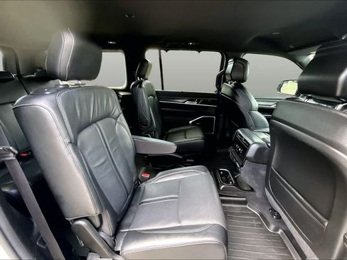 Used 2023 Jeep Wagoneer Series III w/ Convenience Group I AWD/4WD image 36