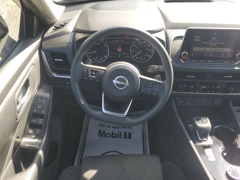 Used 2024 Nissan Rogue SV image 15