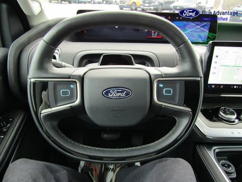 Certified 2025 Ford Expedition Platinum AWD/4WD image 16