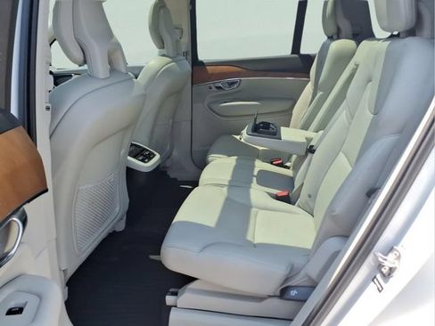 Used 2021 Volvo XC90 T6 Momentum w/ Advanced Package AWD/4WD image 18
