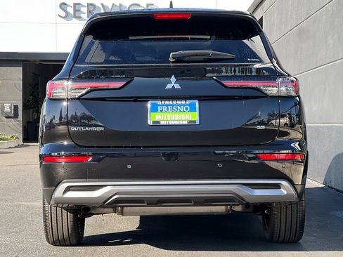 New 2026 Mitsubishi Outlander SE image 6