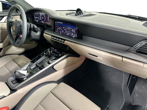 Certified 2025 Porsche 911 Carrera image 27