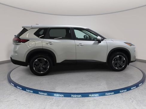 Used 2025 Nissan Rogue SV AWD/4WD image 5