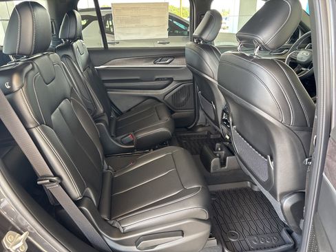 New 2025 Jeep Grand Cherokee L Limited w/ Black Appearance Package image 15