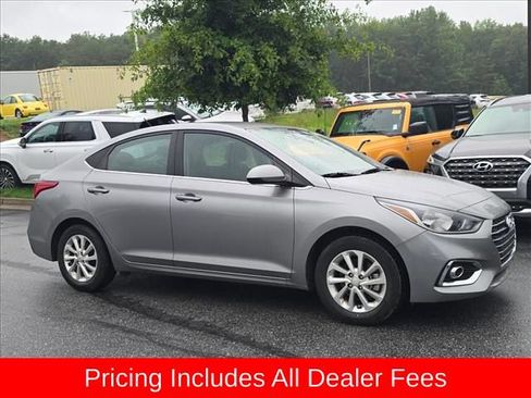 Used 2022 Hyundai Accent SEL FWD image 1