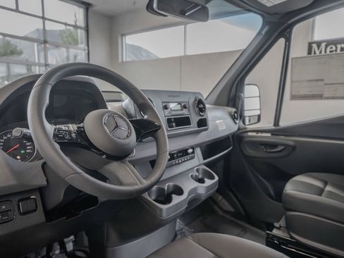 Used 2025 Mercedes-Benz Sprinter 3500 image 6