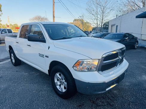 Used 2017 RAM 1500 Classic SLT image 3