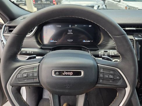 Used 2025 Jeep Grand Cherokee Laredo X w/ Luxury Tech Group I RWD image 28