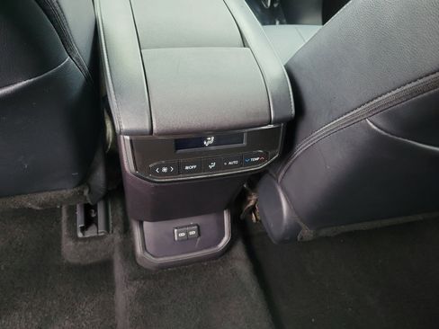 Used 2025 Toyota Highlander XSE AWD/4WD image 17