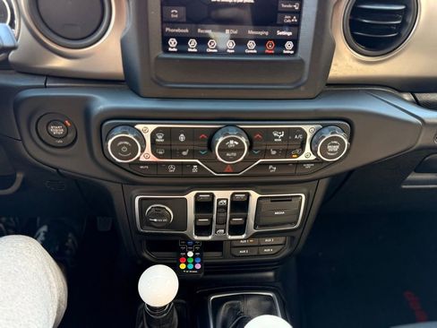 Used 2018 Jeep Wrangler Unlimited Sport S image 23