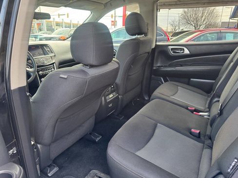 Used 2019 Nissan Pathfinder S image 12