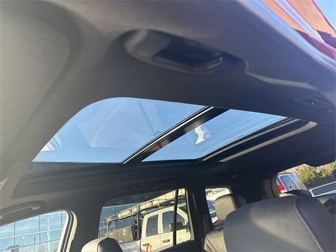 Used 2025 Cadillac XT6 Premium Luxury image 18