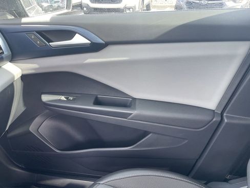 Certified 2022 Volkswagen Taos SE image 19