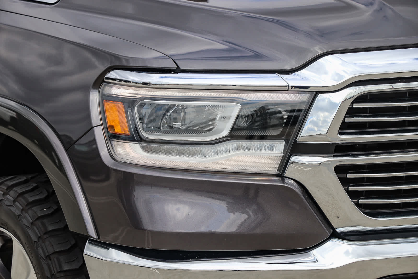 Used 2019 RAM 1500 Laramie AWD/4WD image 4