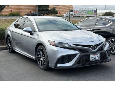 Used 2021 Toyota Camry SE w/ Convenience Package FWD image 2