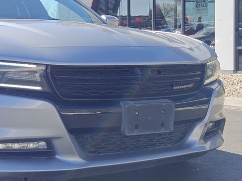 Used 2015 Dodge Charger SXT image 28