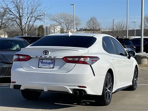 Used 2020 Toyota Camry SE image 4