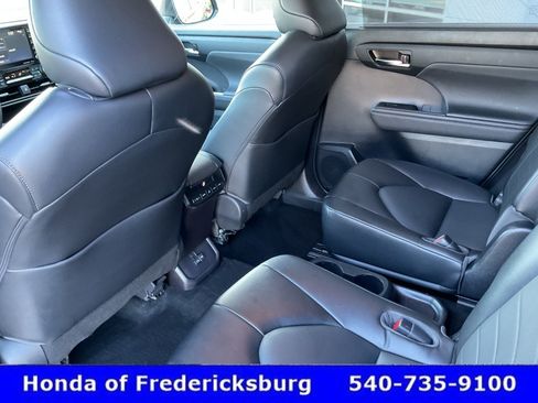 Used 2022 Toyota Highlander XLE AWD/4WD image 26