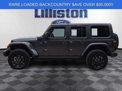 Used 2025 Jeep Wrangler Unlimited Sahara AWD/4WD image 7