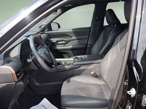 Used 2025 Toyota Grand Highlander AWD Hybrid image 22