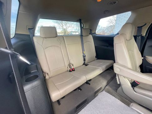 Used 2010 GMC Acadia SLT image 23