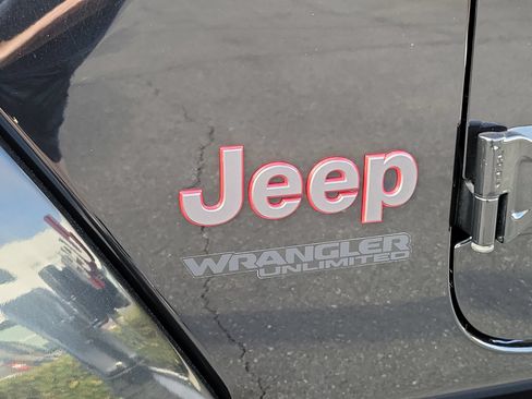 Certified 2022 Jeep Wrangler Unlimited Rubicon AWD/4WD image 8