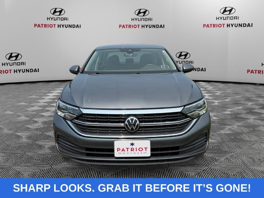 Used 2024 Volkswagen Jetta SE FWD image 8