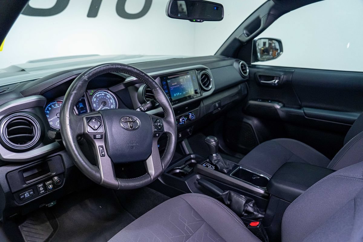 Used 2017 Toyota Tacoma TRD Sport w/ Tow Package AWD/4WD image 16