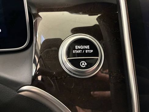 Used 2024 Mercedes-Benz GLC 300 4MATIC image 24