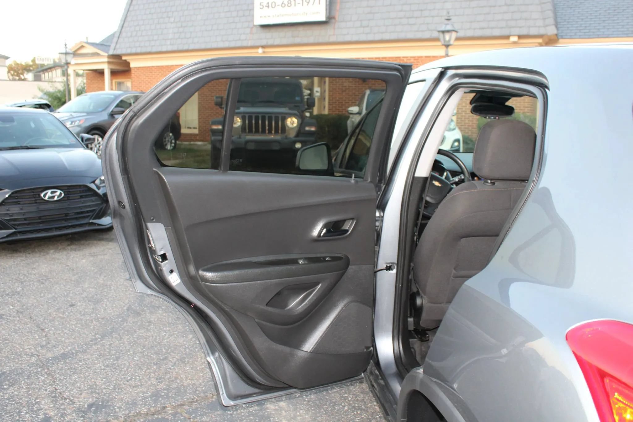 Used 2020 Chevrolet Trax LS w/ Tint and Cruise Package AWD/4WD image 10