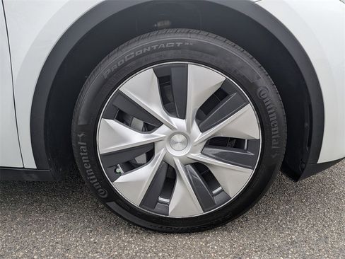 Used 2023 Tesla Model Y Long Range image 11