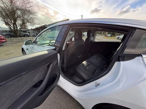 Used 2018 Tesla Model 3 Long Range image 21