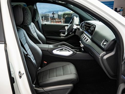 New 2026 Mercedes-Benz GLS 450 4MATIC image 23