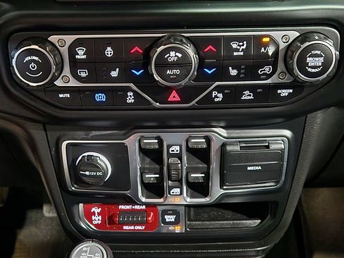 Used 2022 Jeep Wrangler Unlimited Rubicon 4xe w/ Cold Weather Group AWD/4WD image 41