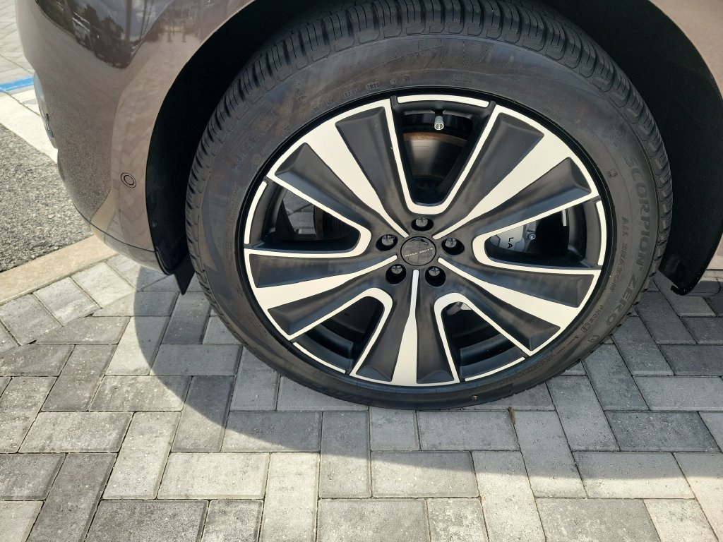 New 2026 Land Rover Range Rover SE AWD/4WD image 13