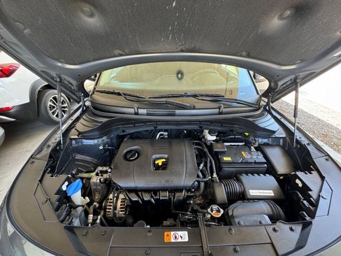 Used 2025 Kia Soul LX w/ LX Technology Package FWD image 30