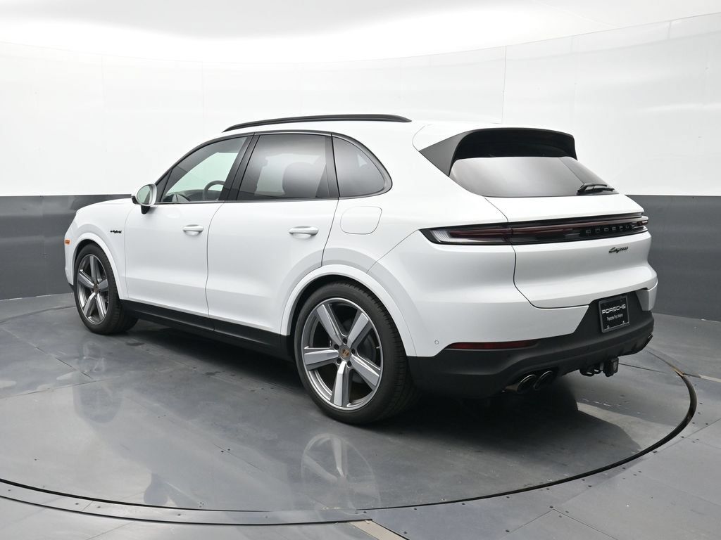 Certified 2025 Porsche Cayenne E-Hybrid AWD/4WD image 3